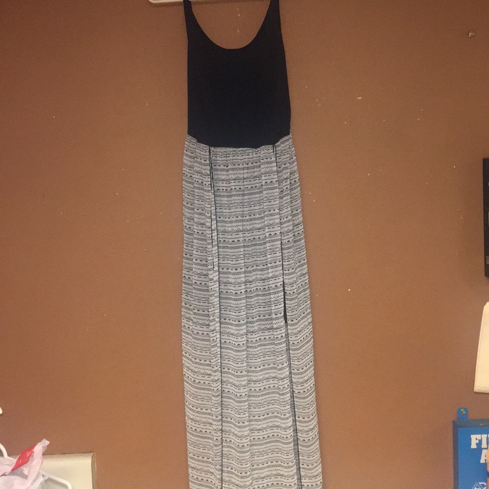 Size Large Sleeveless Dress from L8ter